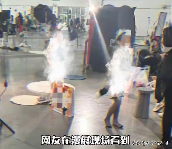 画面曝光家长捞钱默许主办方回应不朽情缘中山漫展2女童暴露直播(图2) 画面曝光家长捞钱默许主办方回应不朽情缘中山漫展2女童暴露直播(图2)